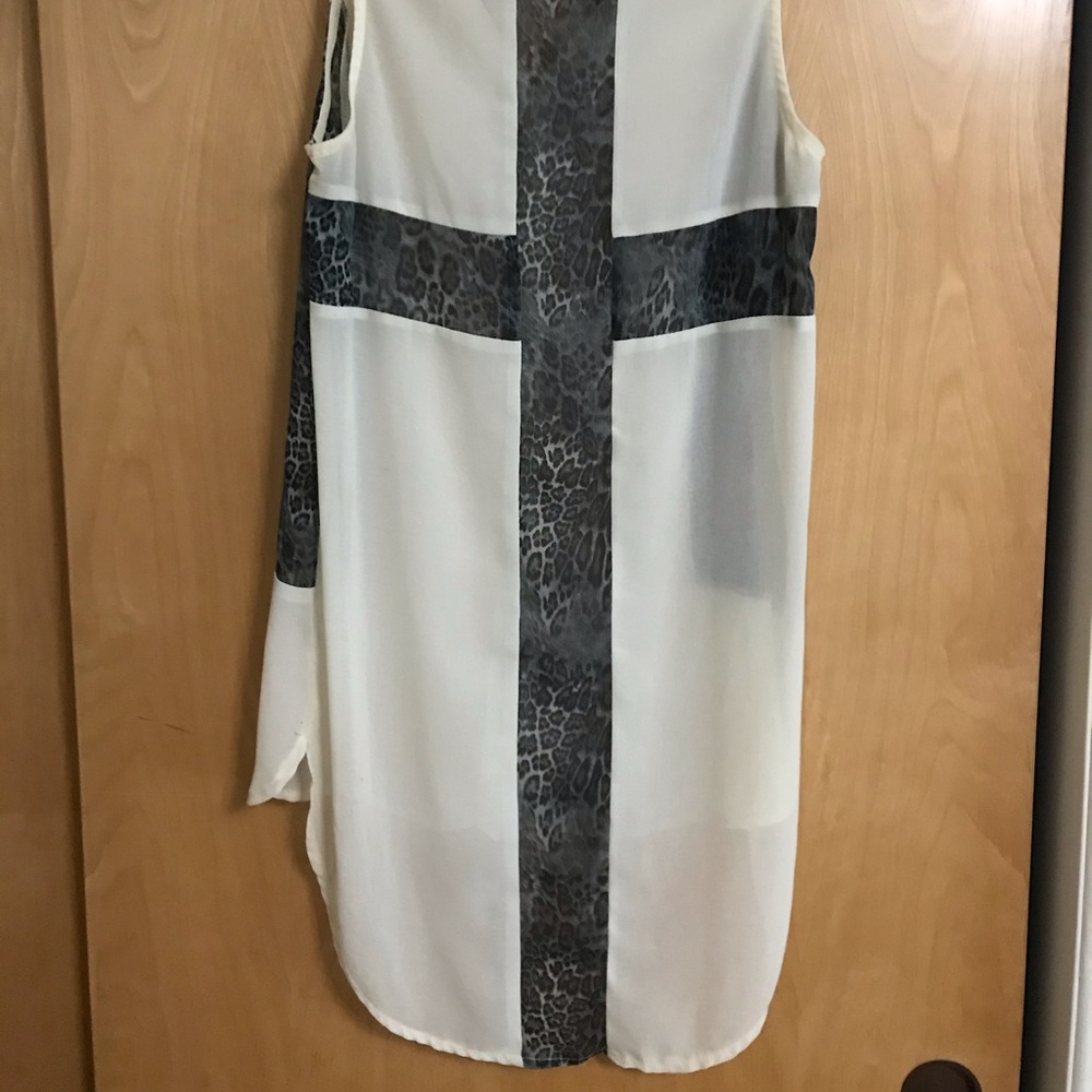 Tunic button down top - Picture 2 of 2